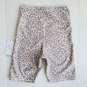 Johnny Was Calme Shorts Womens Medium Leopard Endurance Bike Gym Workout Active